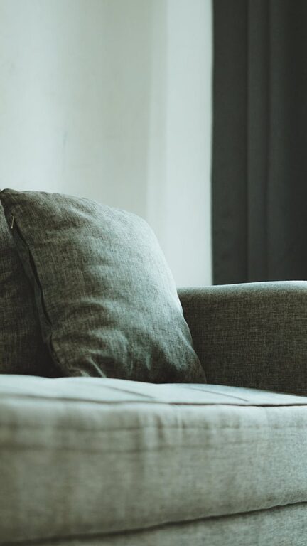How to Create a Relaxing Home Environment with Simple Décor Changes